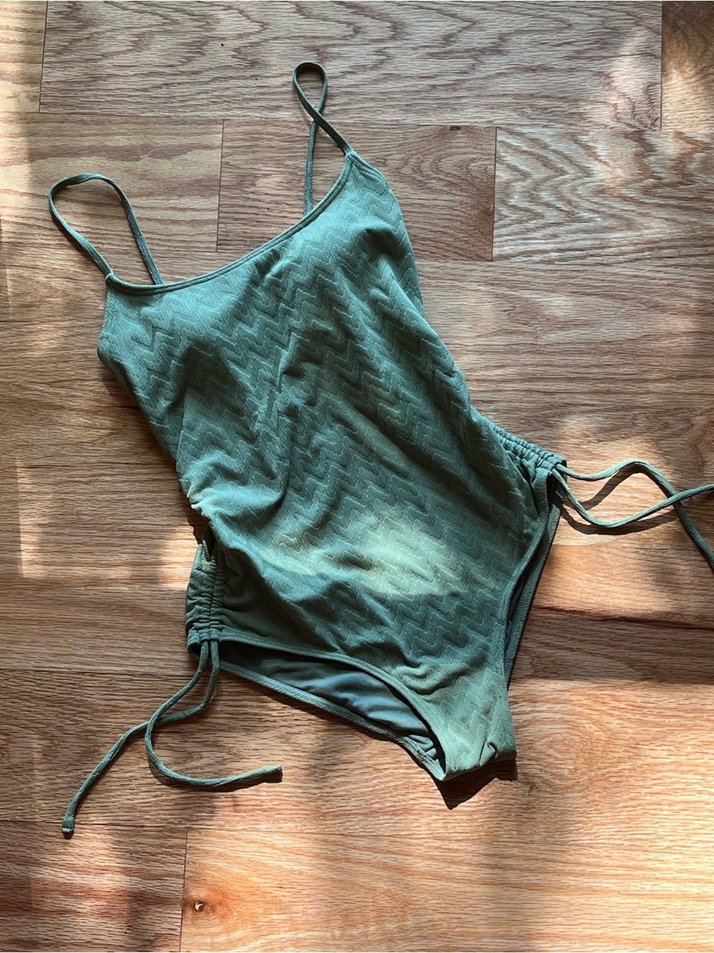 ROXY - Women’s One-Piece Side-Tie Swimsuit in Texture Zig-Zag Olive Green